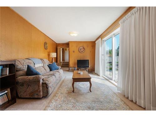 7762 Creditview Road, Brampton, ON - Indoor Photo Showing Living Room