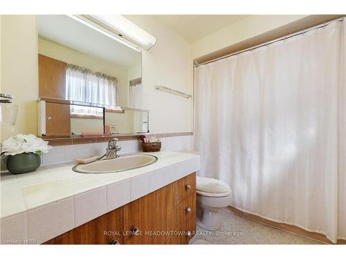 7762 Creditview Road, Brampton, ON - Indoor Photo Showing Bathroom