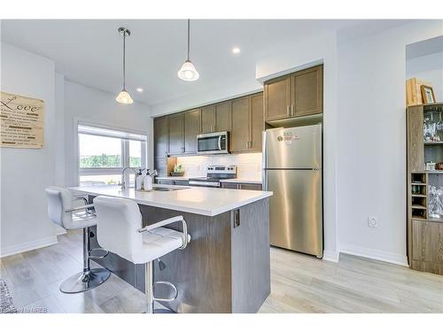 90-51 Sparrow Avenue, Cambridge, ON - Indoor Photo Showing Kitchen With Stainless Steel Kitchen With Upgraded Kitchen