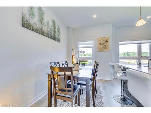 90-51 Sparrow Avenue, Cambridge, ON - Indoor Photo Showing Dining Room