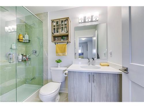 90-51 Sparrow Avenue, Cambridge, ON - Indoor Photo Showing Bathroom