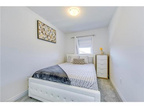 90-51 Sparrow Avenue, Cambridge, ON - Indoor Photo Showing Bedroom