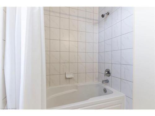 116 Skinner Road, Hamilton, ON - Indoor Photo Showing Bathroom