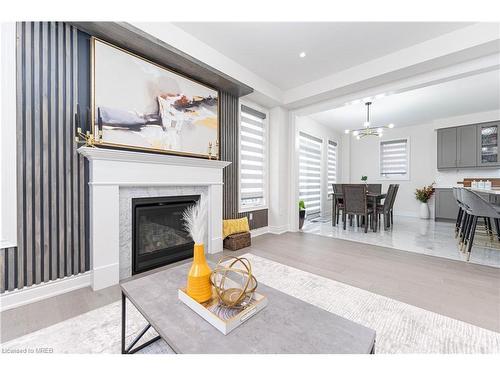 3 Grierson Trail, Waterdown, ON - Indoor Photo Showing Living Room