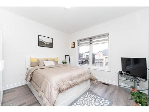 3 Grierson Trail, Waterdown, ON - Indoor Photo Showing Bedroom