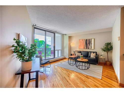 207-2665 Windwood Drive, Mississauga, ON - Indoor Photo Showing Living Room