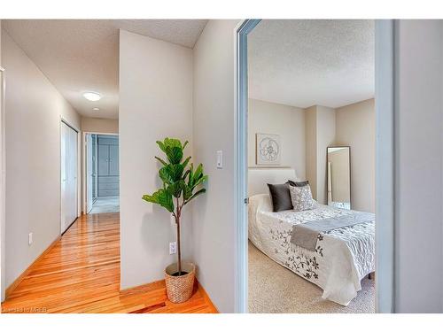 207-2665 Windwood Drive, Mississauga, ON - Indoor Photo Showing Bedroom