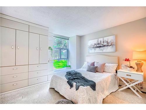 207-2665 Windwood Drive, Mississauga, ON - Indoor Photo Showing Bedroom