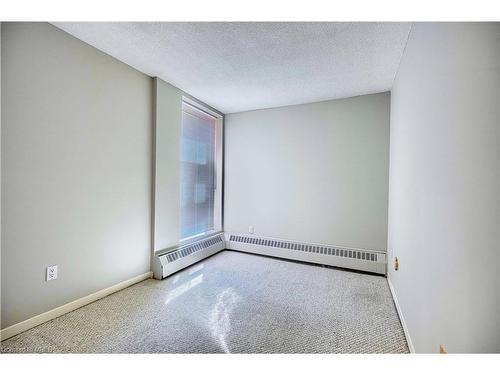 207-2665 Windwood Drive, Mississauga, ON - Indoor Photo Showing Other Room