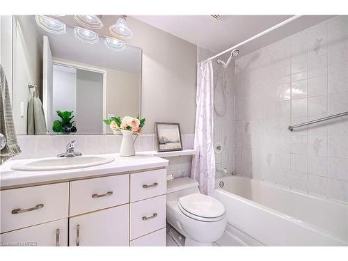207-2665 Windwood Drive, Mississauga, ON - Indoor Photo Showing Bathroom