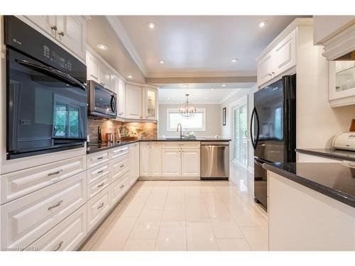 2380 Stillmeadow Road, Mississauga, ON - Indoor Photo Showing Kitchen With Upgraded Kitchen