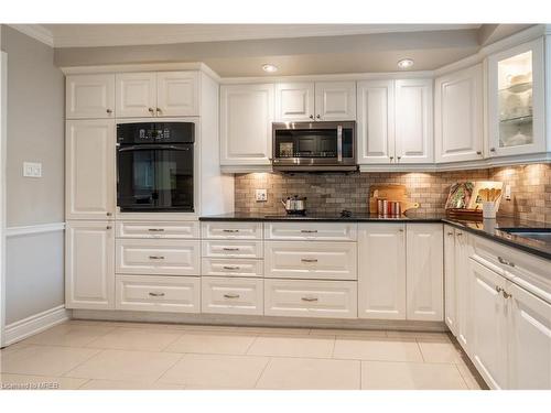 2380 Stillmeadow Road, Mississauga, ON - Indoor Photo Showing Kitchen