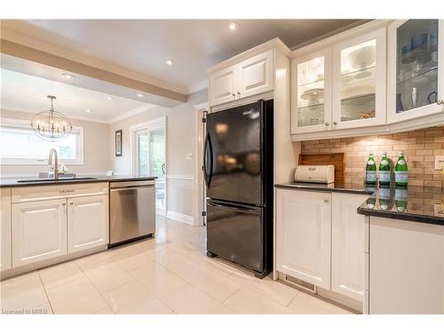 2380 Stillmeadow Road, Mississauga, ON - Indoor Photo Showing Kitchen