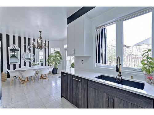 1080 Buck Drive, Milton, ON - Indoor Photo Showing Kitchen