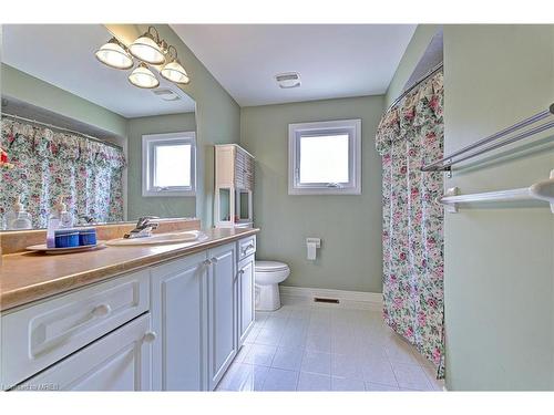 1080 Buck Drive, Milton, ON - Indoor Photo Showing Bathroom