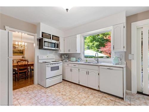 2067 Deyncourt Drive, Burlington, ON - Indoor Photo Showing Kitchen With Double Sink