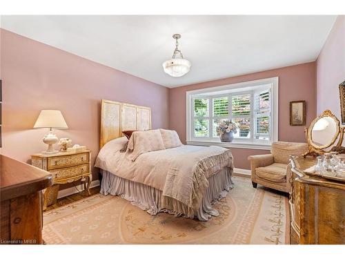 2067 Deyncourt Drive, Burlington, ON - Indoor Photo Showing Bedroom