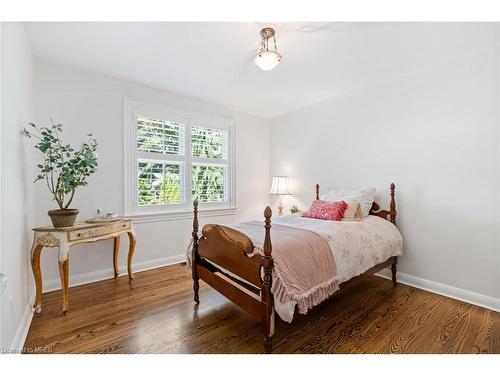 2067 Deyncourt Drive, Burlington, ON - Indoor Photo Showing Bedroom