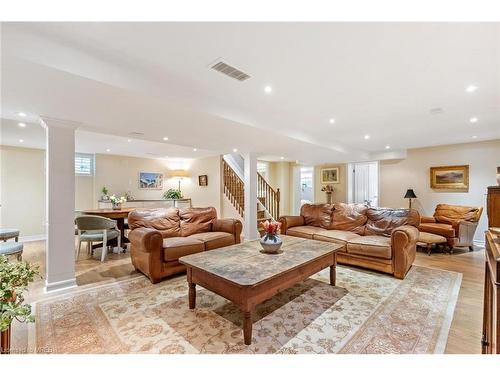 2067 Deyncourt Drive, Burlington, ON - Indoor Photo Showing Living Room