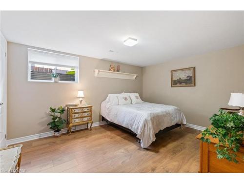 2067 Deyncourt Drive, Burlington, ON - Indoor Photo Showing Bedroom