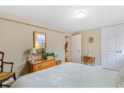 2067 Deyncourt Drive, Burlington, ON - Indoor Photo Showing Bedroom