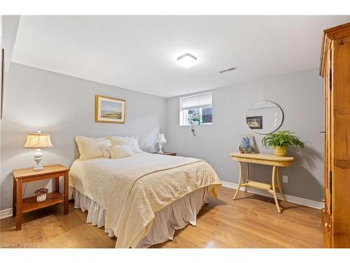 2067 Deyncourt Drive, Burlington, ON - Indoor Photo Showing Bedroom