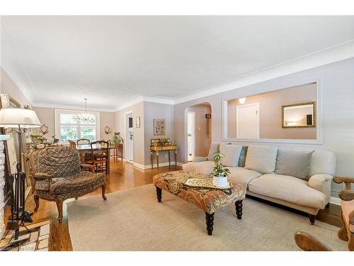 2067 Deyncourt Drive, Burlington, ON - Indoor Photo Showing Living Room