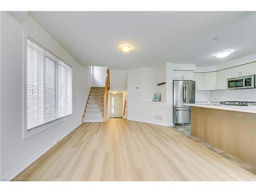 95 Charleswood Crescent, Hamilton, ON - Indoor Photo Showing Kitchen