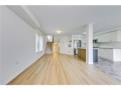 95 Charleswood Crescent, Hamilton, ON - Indoor Photo Showing Kitchen