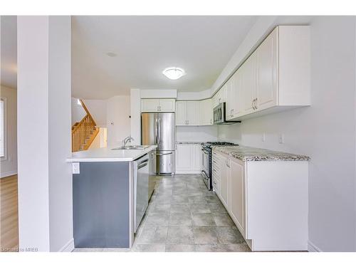 95 Charleswood Crescent, Hamilton, ON - Indoor Photo Showing Kitchen