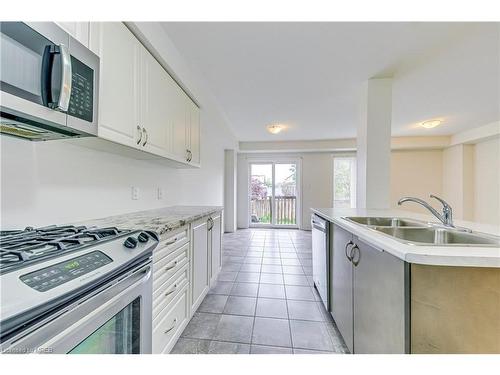 95 Charleswood Crescent, Hamilton, ON - Indoor Photo Showing Kitchen With Double Sink