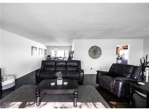 4106 Brigden Road, Petrolia, ON - Indoor Photo Showing Living Room