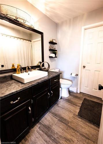 4106 Brigden Road, Petrolia, ON - Indoor Photo Showing Bathroom