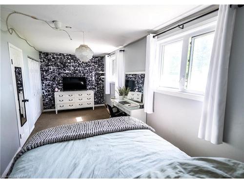 4106 Brigden Road, Petrolia, ON - Indoor Photo Showing Bedroom