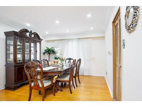 73 Thomson Drive, Waterdown, ON - Indoor Photo Showing Dining Room