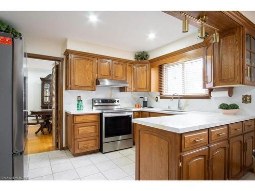 73 Thomson Drive, Waterdown, ON - Indoor Photo Showing Kitchen