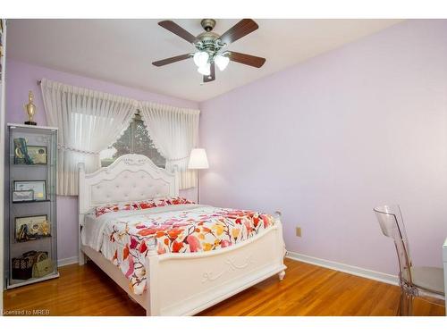 73 Thomson Drive, Waterdown, ON - Indoor Photo Showing Bedroom