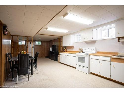 73 Thomson Drive, Waterdown, ON - Indoor Photo Showing Kitchen