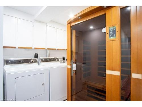 73 Thomson Drive, Waterdown, ON - Indoor Photo Showing Laundry Room