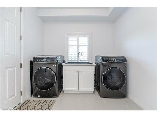 127 Court Drive, Paris, ON - Indoor Photo Showing Laundry Room