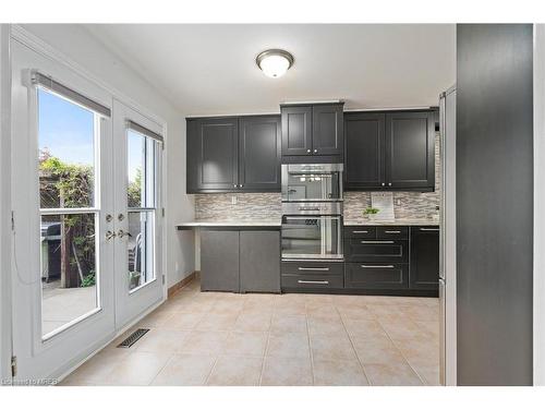 3455 Cherrington Crescent, Mississauga, ON - Indoor Photo Showing Kitchen With Upgraded Kitchen