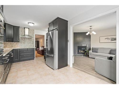 3455 Cherrington Crescent, Mississauga, ON - Indoor Photo Showing Kitchen With Upgraded Kitchen