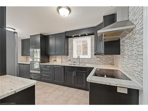 3455 Cherrington Crescent, Mississauga, ON - Indoor Photo Showing Kitchen With Upgraded Kitchen