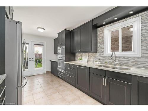 3455 Cherrington Crescent, Mississauga, ON - Indoor Photo Showing Kitchen With Double Sink With Upgraded Kitchen