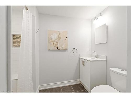 3455 Cherrington Crescent, Mississauga, ON - Indoor Photo Showing Bathroom