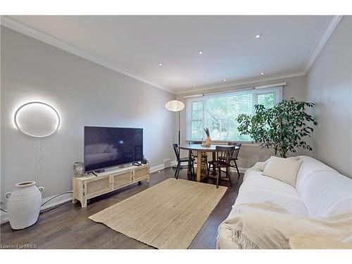 925 Kingsway Drive, Burlington, ON - Indoor Photo Showing Living Room