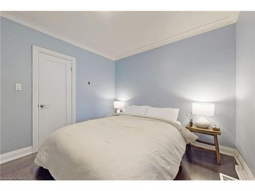 925 Kingsway Drive, Burlington, ON - Indoor Photo Showing Bedroom