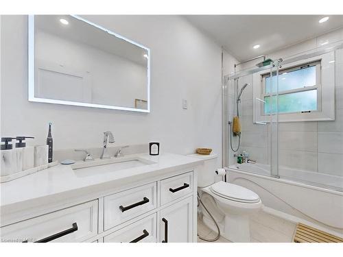 925 Kingsway Drive, Burlington, ON - Indoor Photo Showing Bathroom