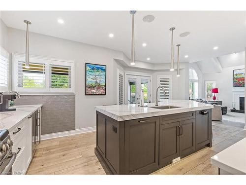 4152 Arbourfield Drive, Burlington, ON - Indoor Photo Showing Kitchen With Upgraded Kitchen