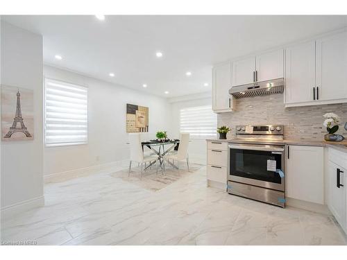 6957 Garden Street, Niagara Falls, ON - Indoor Photo Showing Kitchen With Upgraded Kitchen